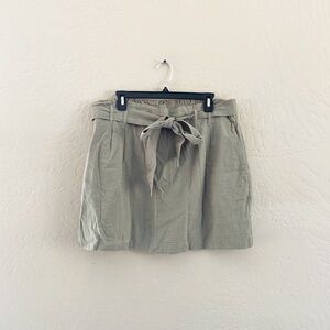American Eagle Green Tie Waist Paper bag Style Skirt‎